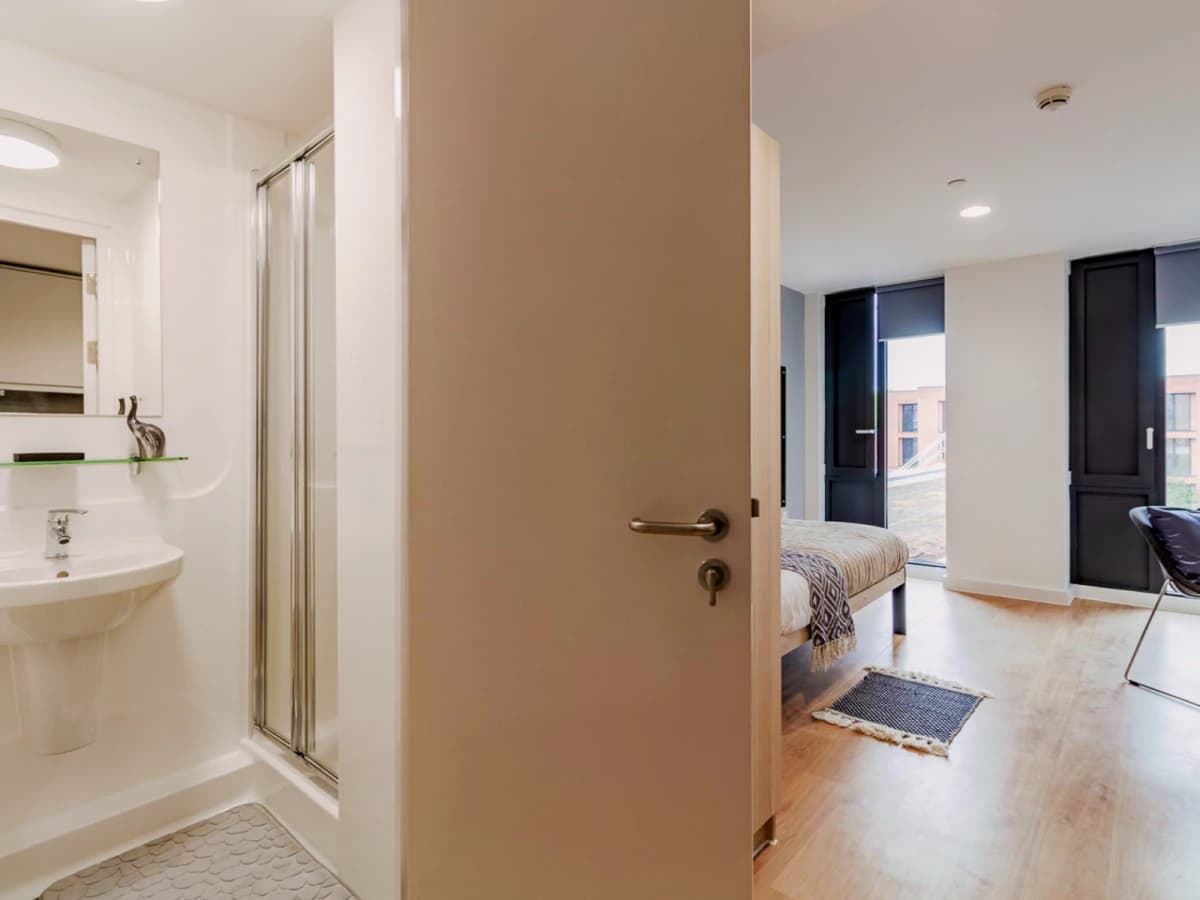 residence near 123 Huntingdon Street image