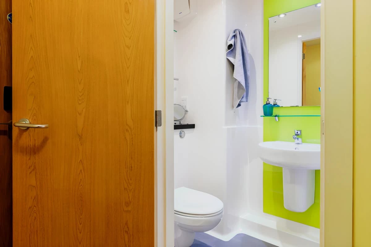 Silver En-Suite