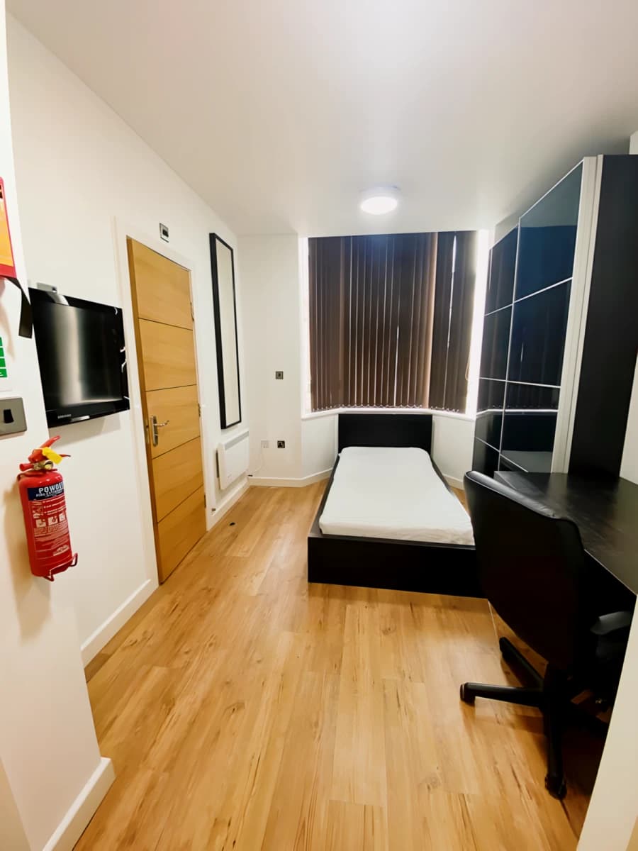 28 De Montfort Street image