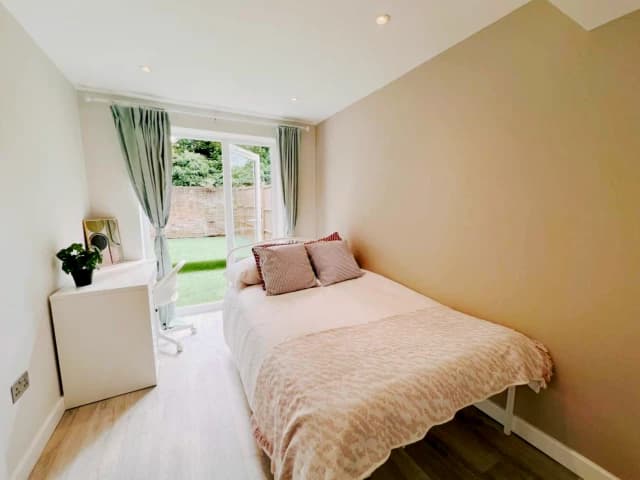 2 Bedroom 2 Bathroom room1