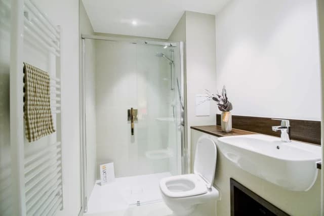 2 Bed / 2 Bath