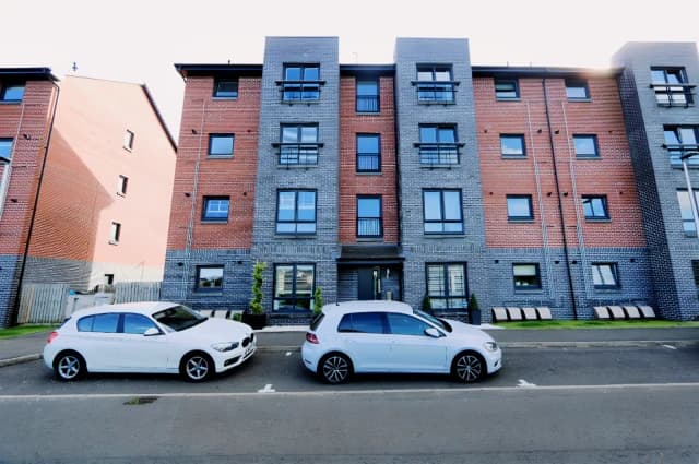 Lapwing Road, PA4 8FY image 4