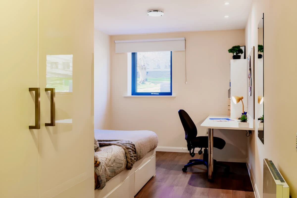 Silver En-Suite