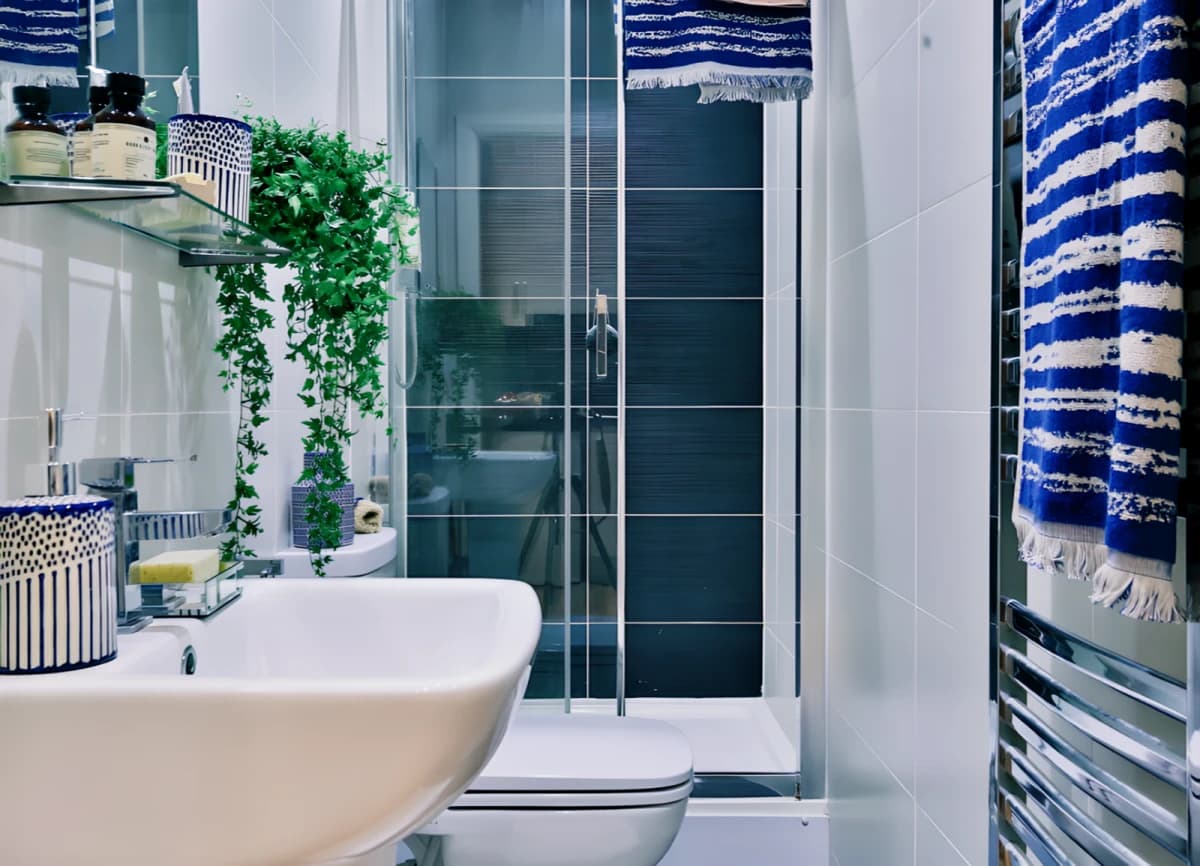 136 New Walk image 5