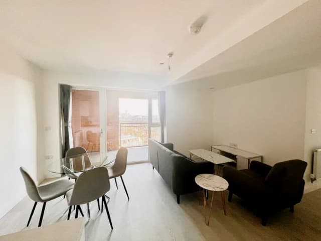 2 Bed / 2 Bath