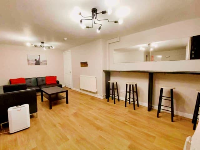 6 Beds 3 Baths