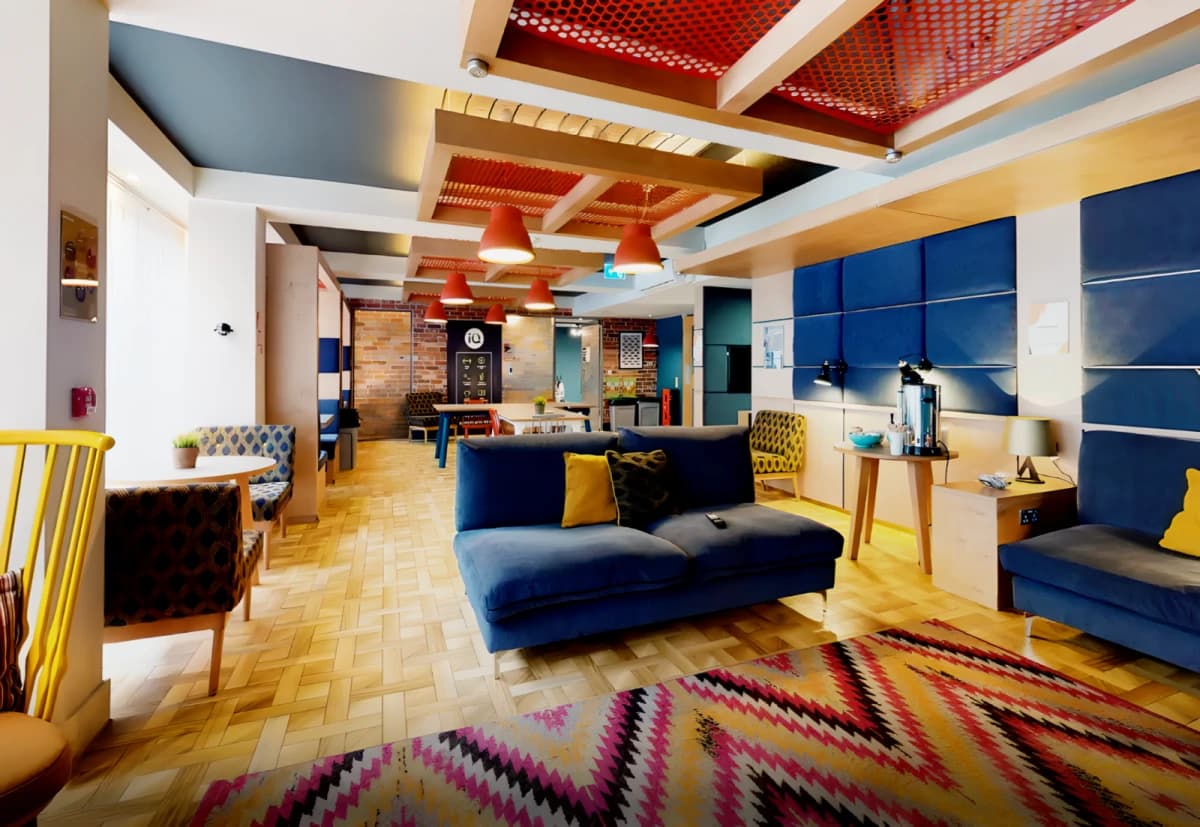 iQ Magenta House image