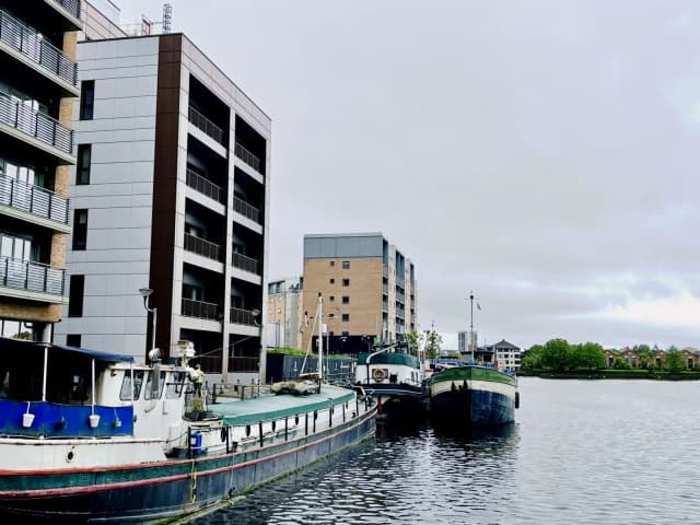Dock East Apartment image 3
