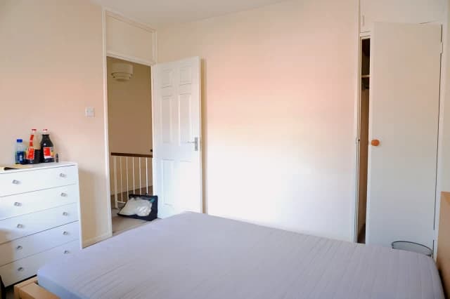 4 Bed / 2 Bath