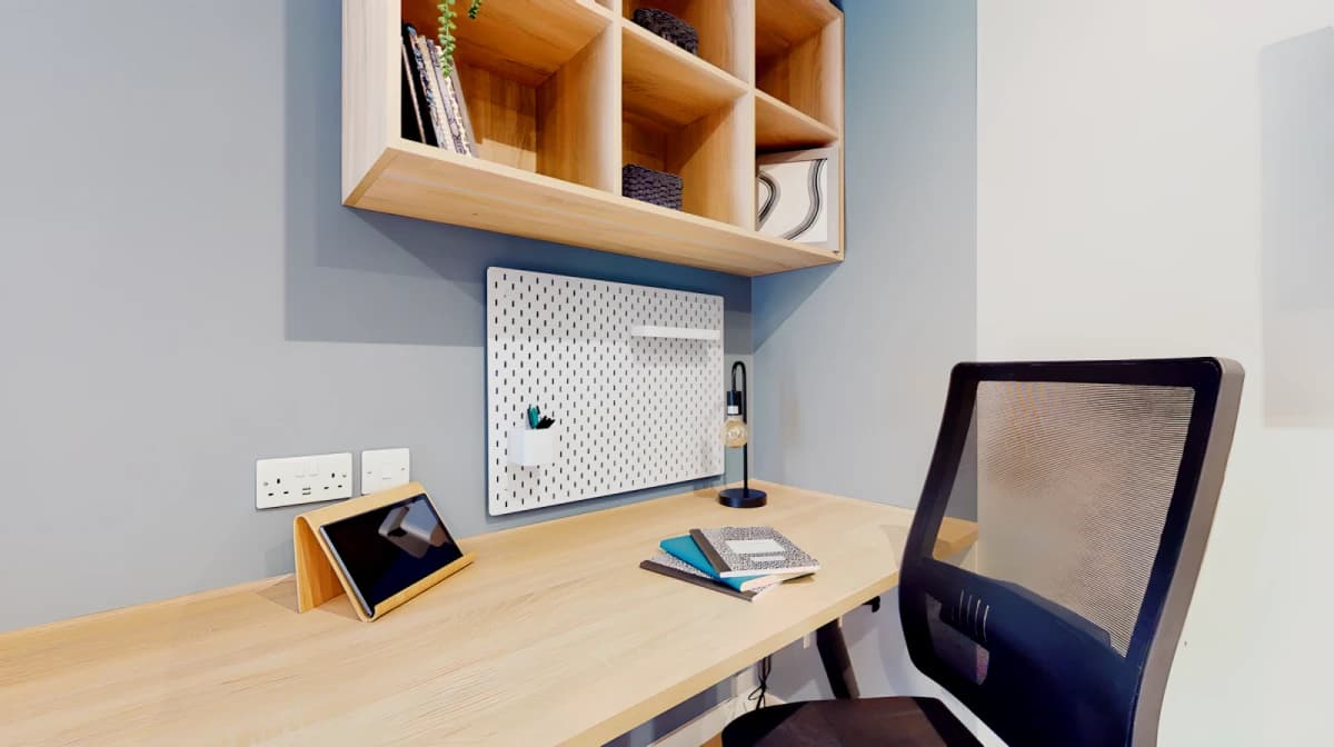 Studio Premium Plus