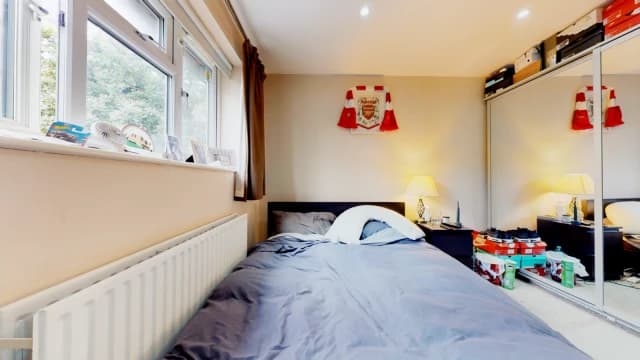4 Bed / 2 Bath