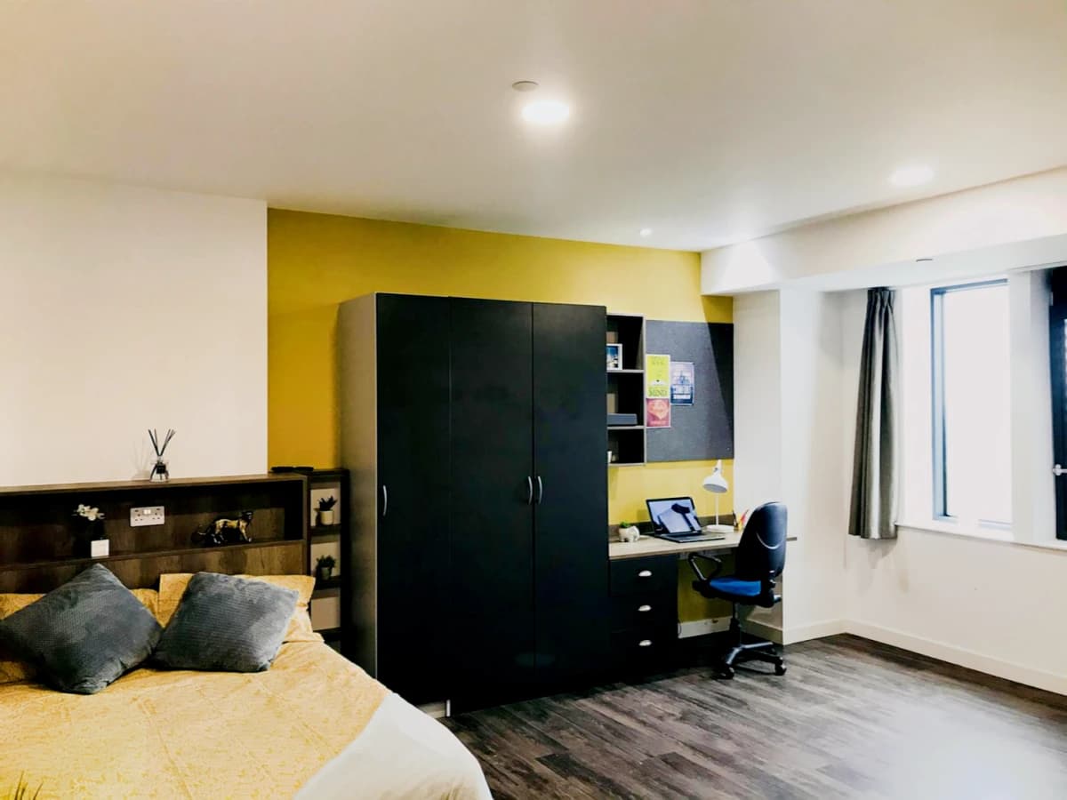 Deluxe Studio