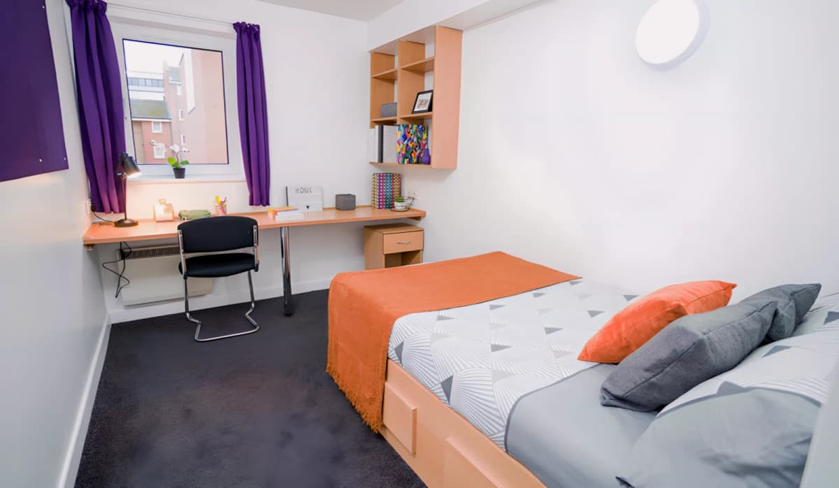 Extra Large Ensuite: Three Bed Flat