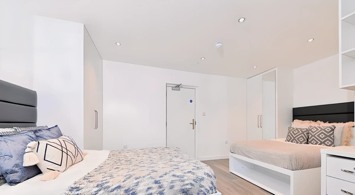 residence near 33 Curzon Street image