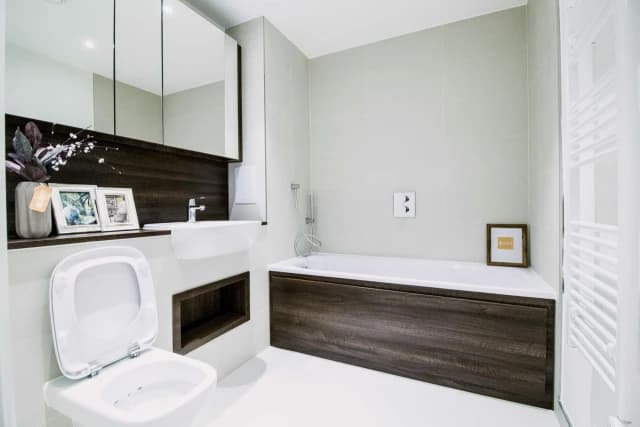 2 Bed / 2 Bath