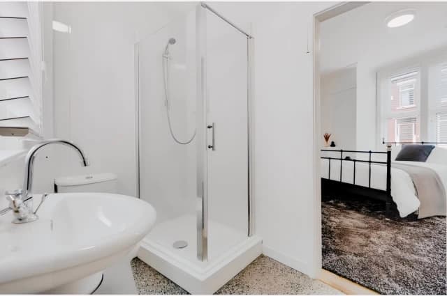 En-suite Room 1