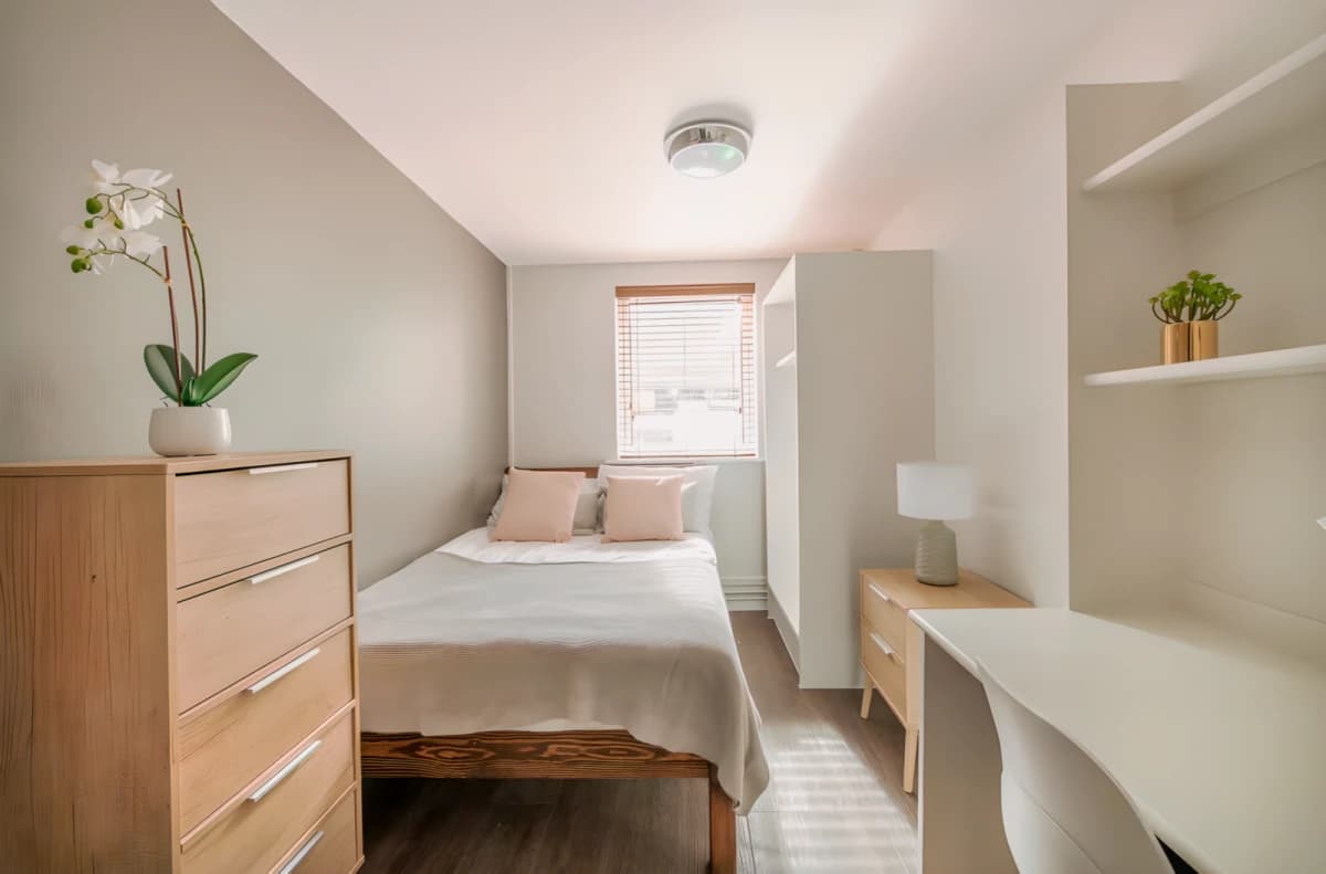 5 Bedrooms 2 Bathrooms