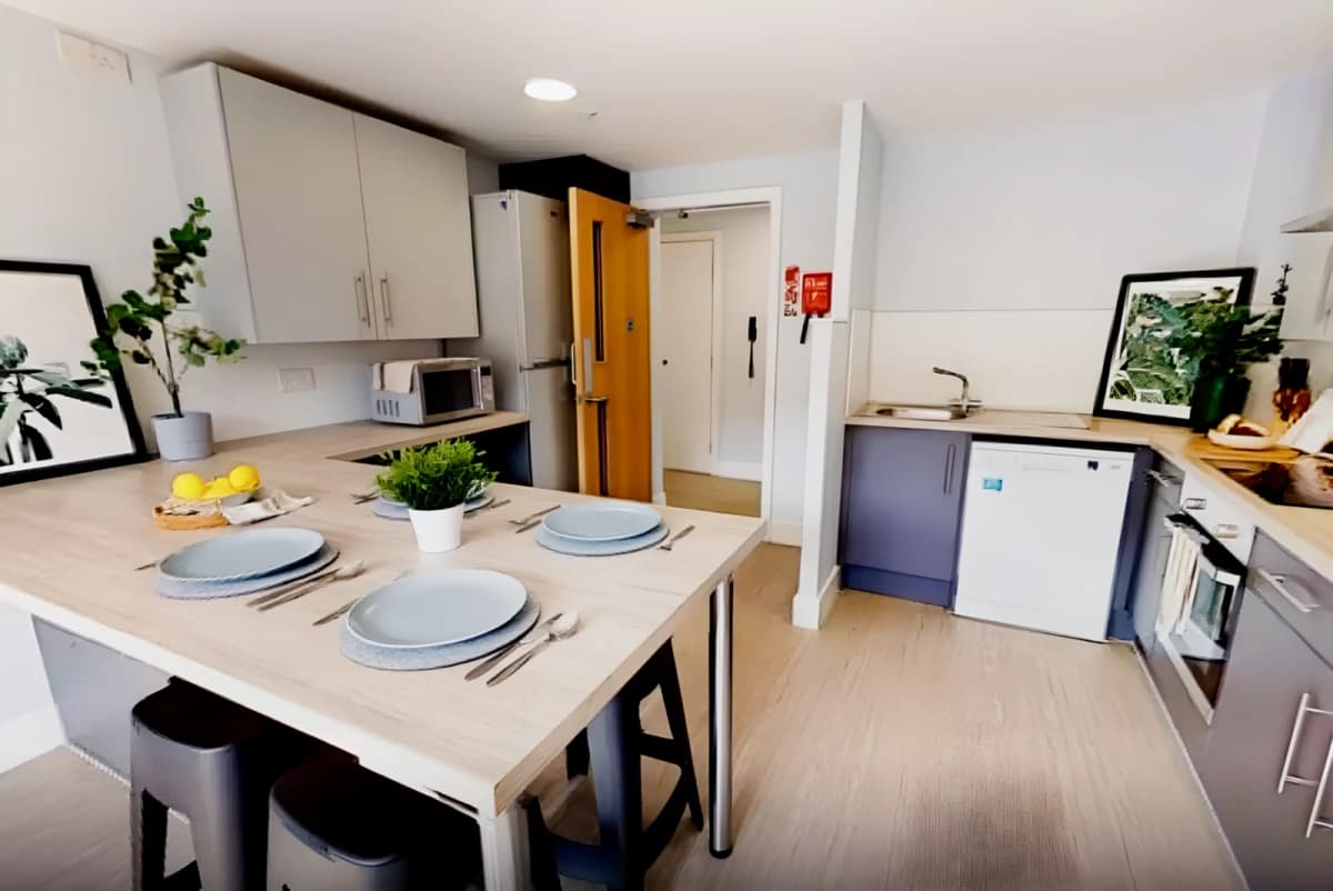 Silver En Suite