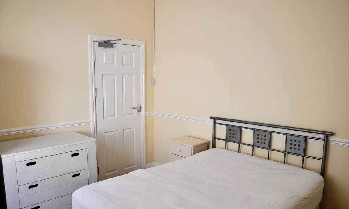6 bedrooms