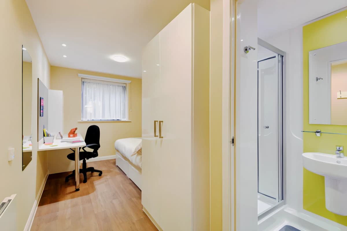 Gold En-Suite