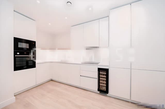 3 Bedroom 2 Bathroom Flat 32