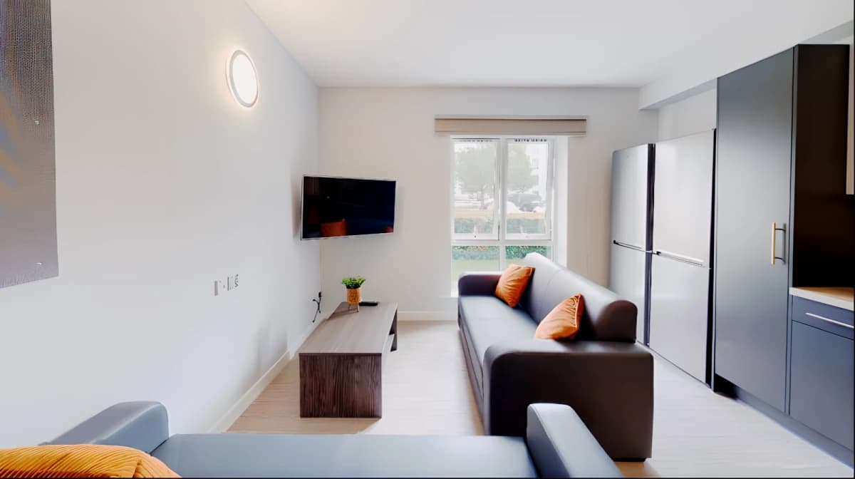 iQ Student Quarter image