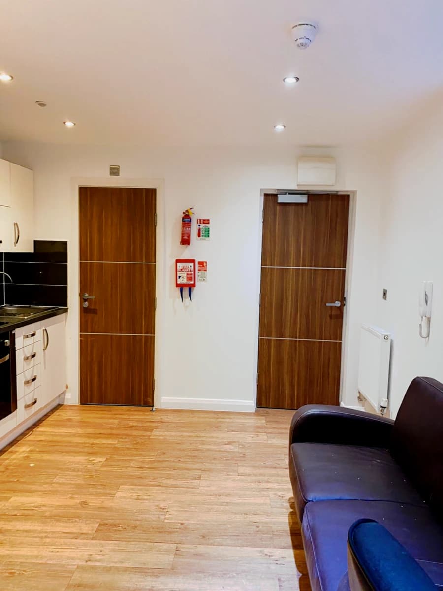 17 De Montfort Street image