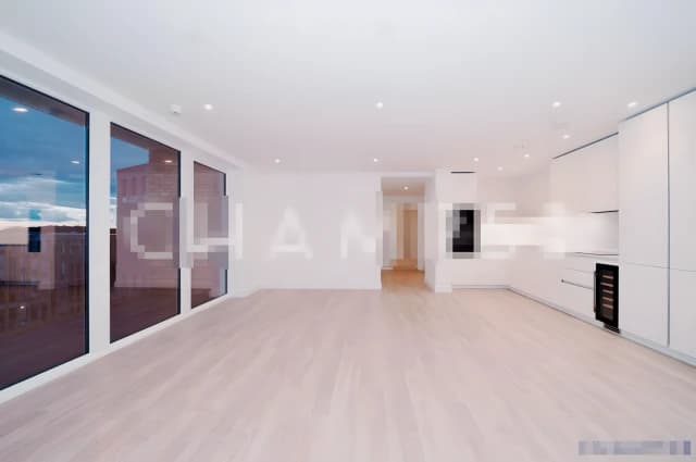 3 Bedroom 2 Bathroom Flat 32