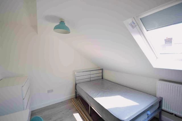 6 Beds 3 Baths