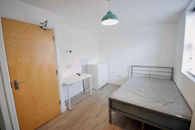 6 Beds 3 Baths