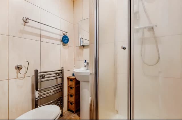 2 Bedroom 1 Bathroom type1 roomA