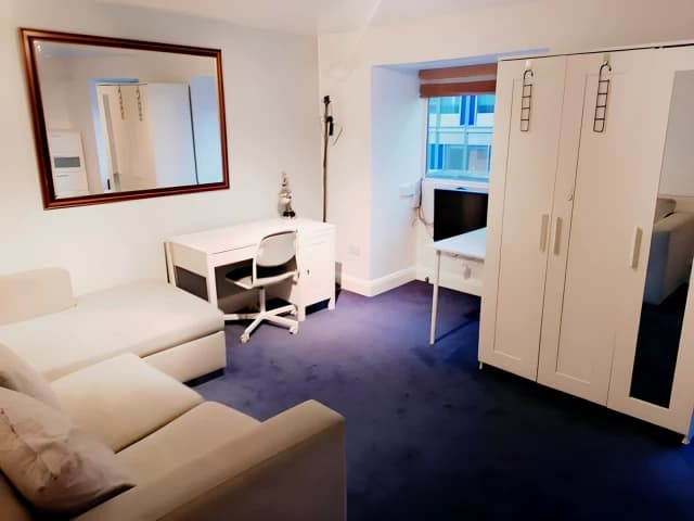 2 Bed / 1 Bath