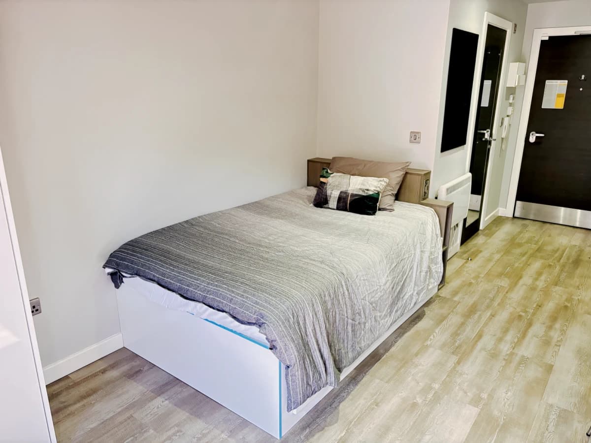 9 De Montfort Mews image