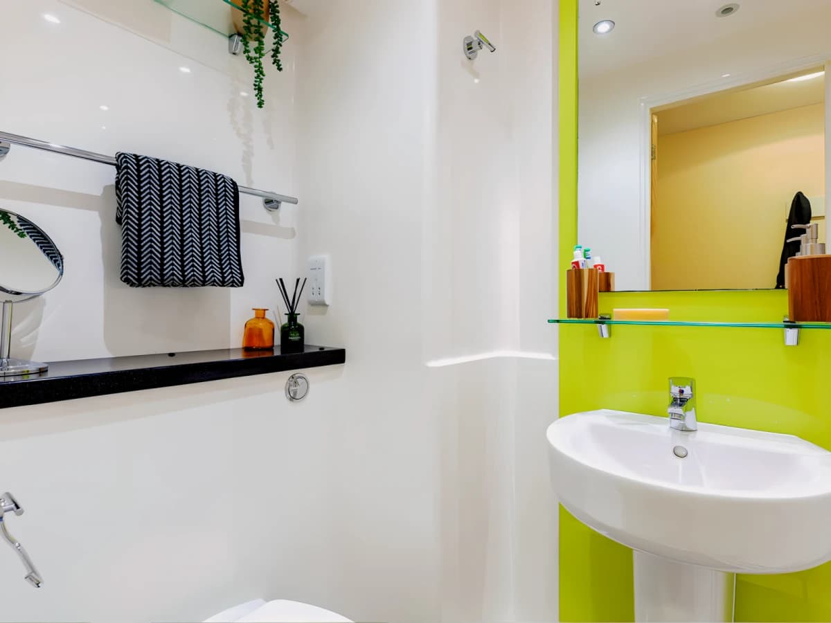 Bronze Plus Ensuite