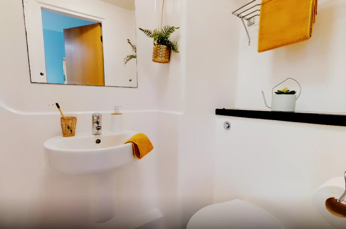 Silver En Suite