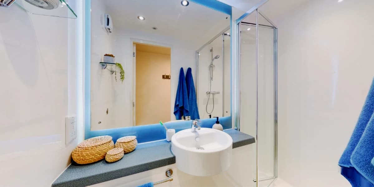 Bronze Ensuite