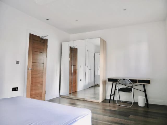5 Bed / 6 Bath