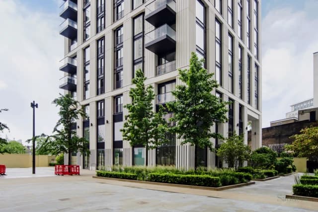 Casson Square image 3