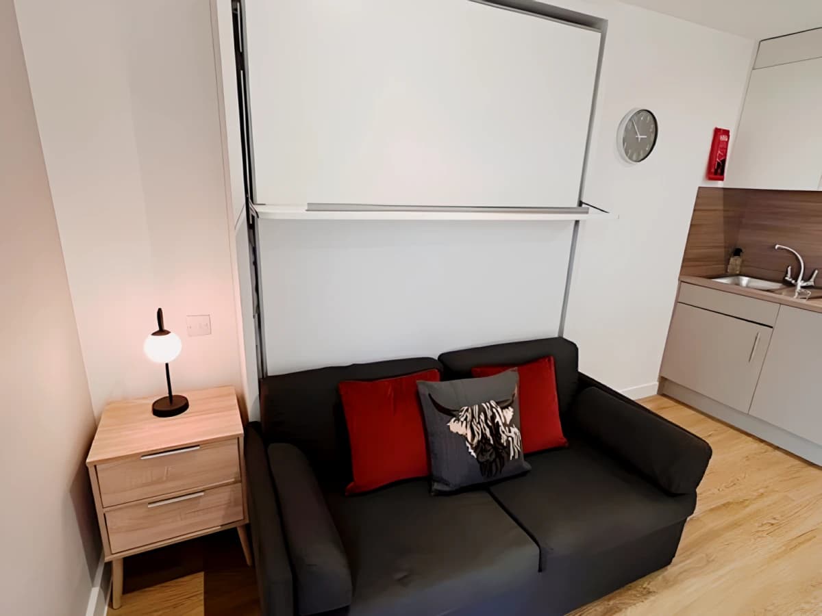 Deluxe Studio