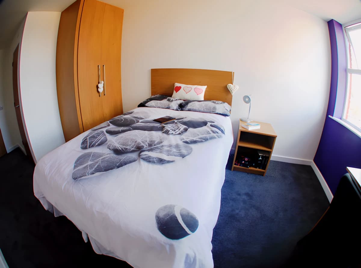Large En-Suite