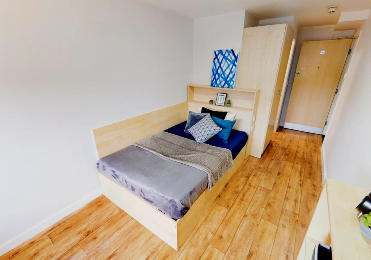 Silver En Suite Plus