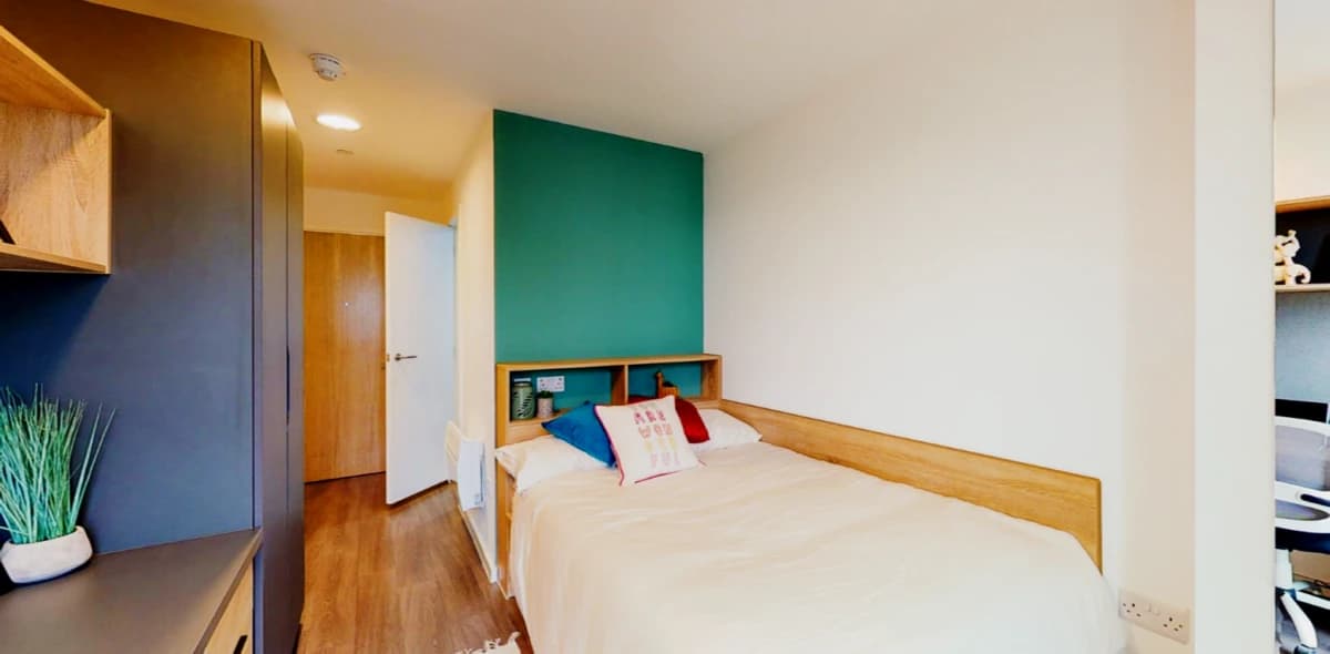 Bronze Ensuite