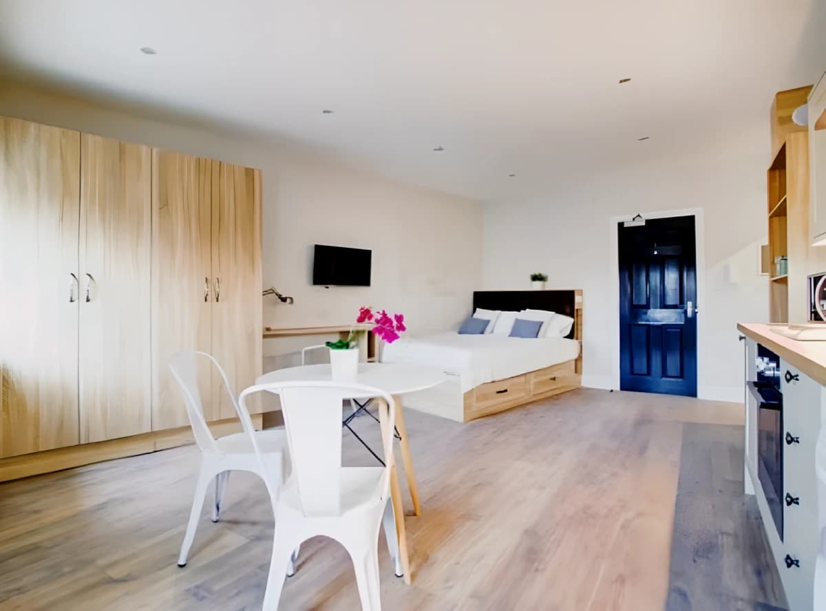 1 Bedroom 1 Bathroom