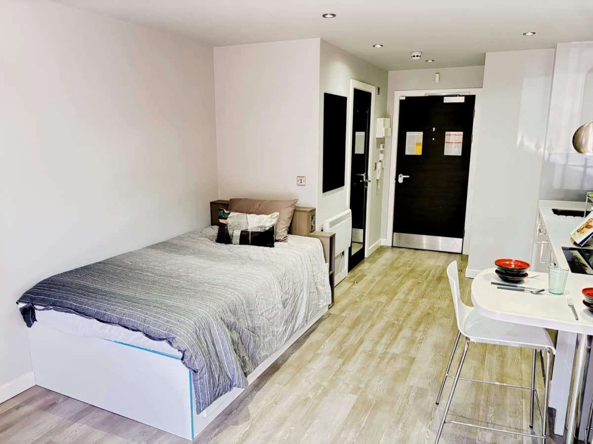 9 De Montfort Mews image
