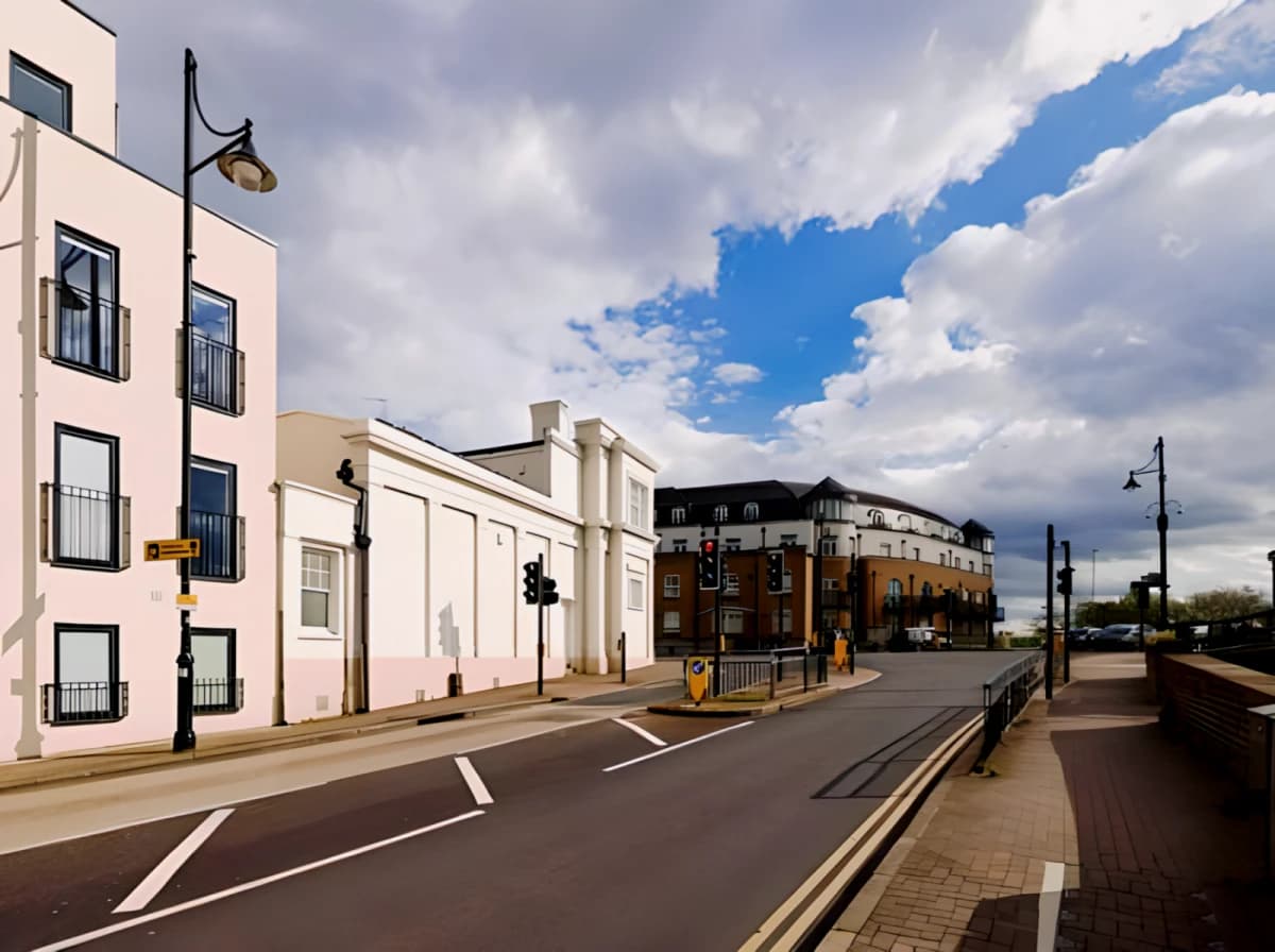 Staines Riverside image 2
