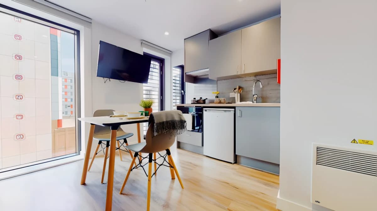 iQ Weaver Place image