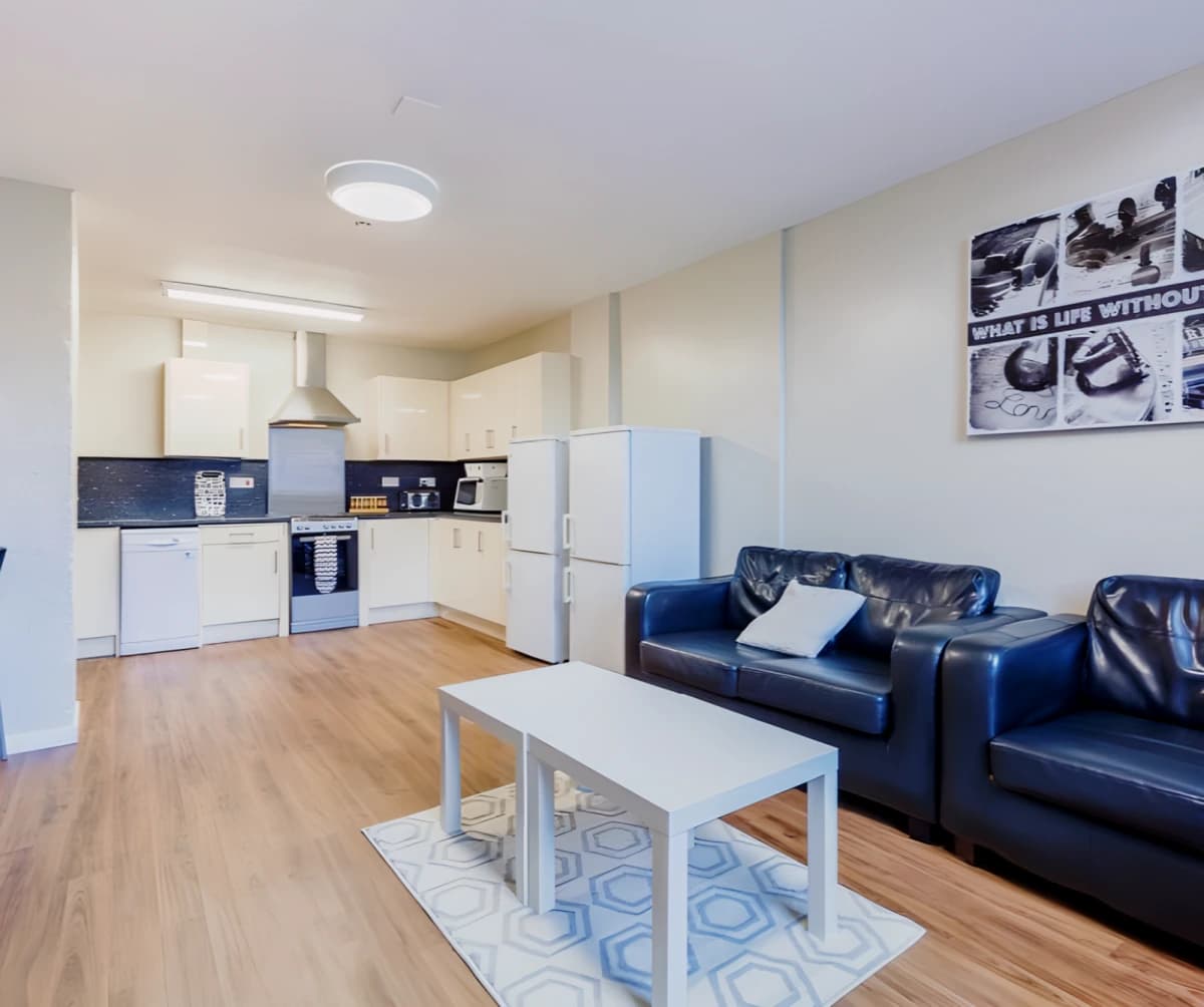 6 Bed Flat