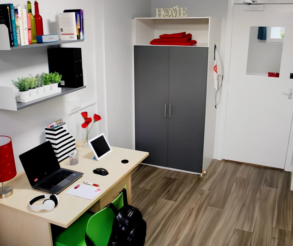 2 Bed Flat