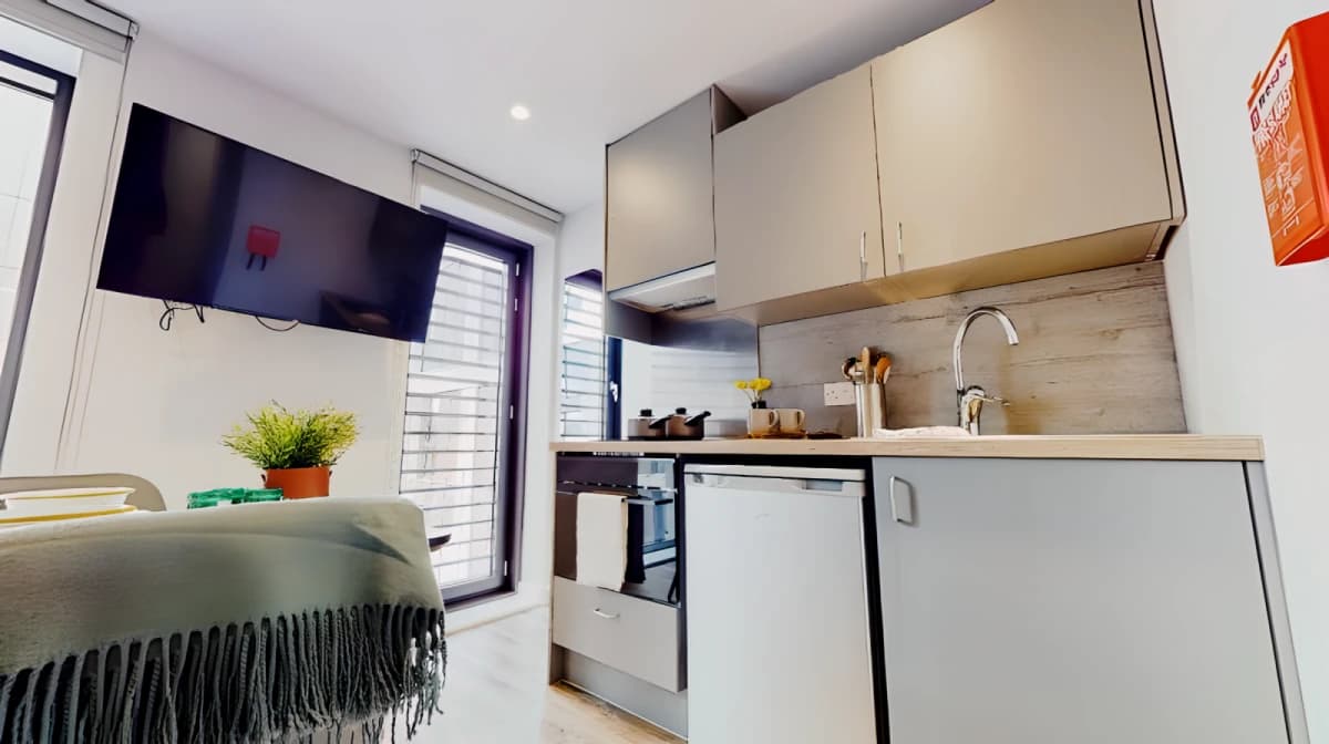 iQ Weaver Place image