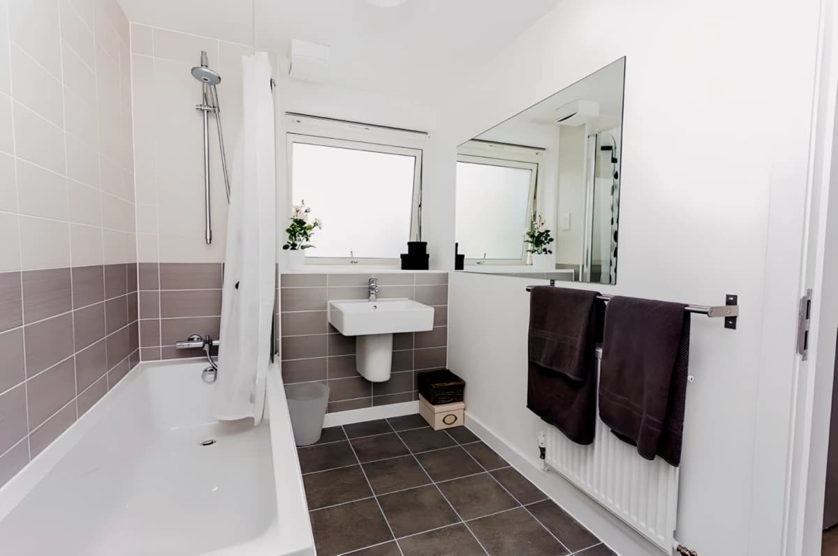 Large 2, 3 & 4 Bedroom flats